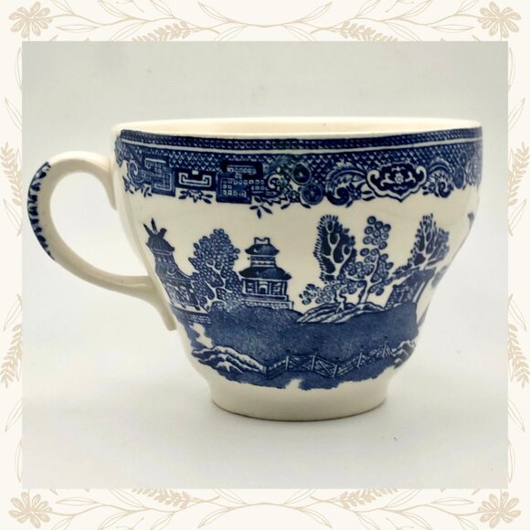 Vintage Johnson Brothers "Willow" Blue & White Teacup & Saucer Set - Picture 6 of 10